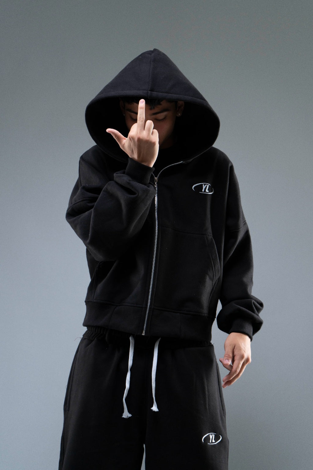 ZIP HOODIE NEGRO