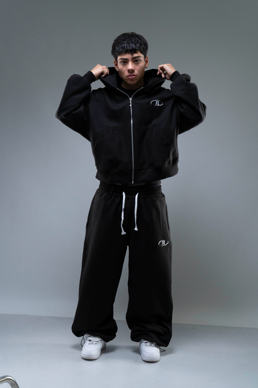 ZIP HOODIE NEGRO